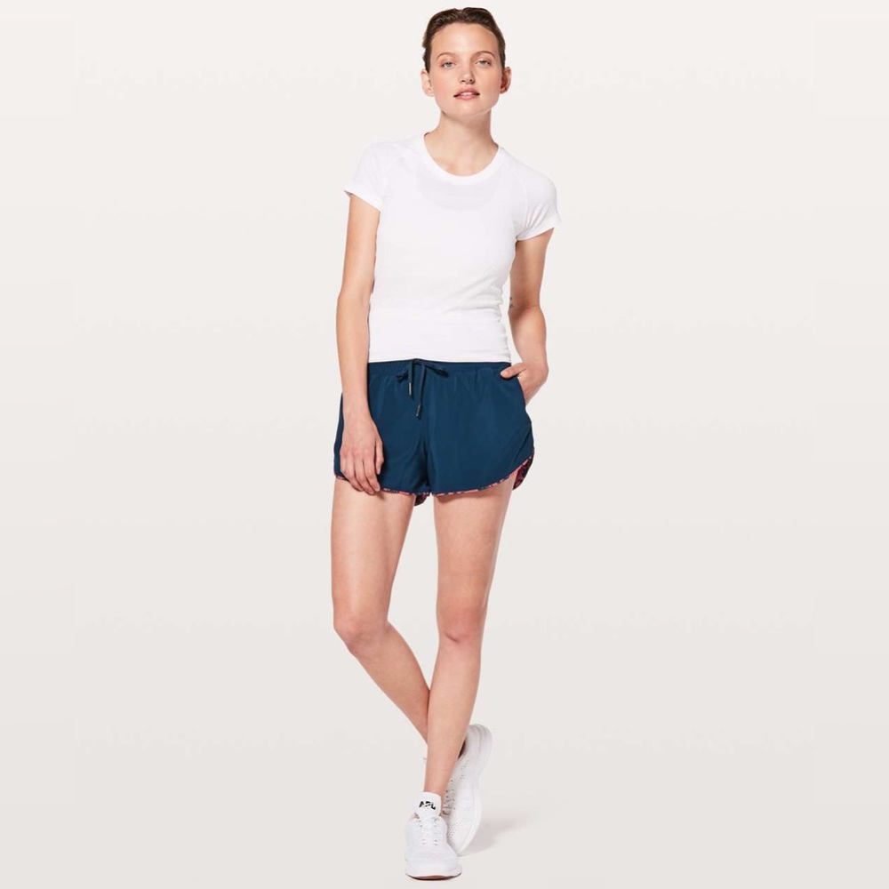 Lululemon Choose A Side Short *3"
Onyx Blue / Efflorescent Dark Canyon Onyx Blue